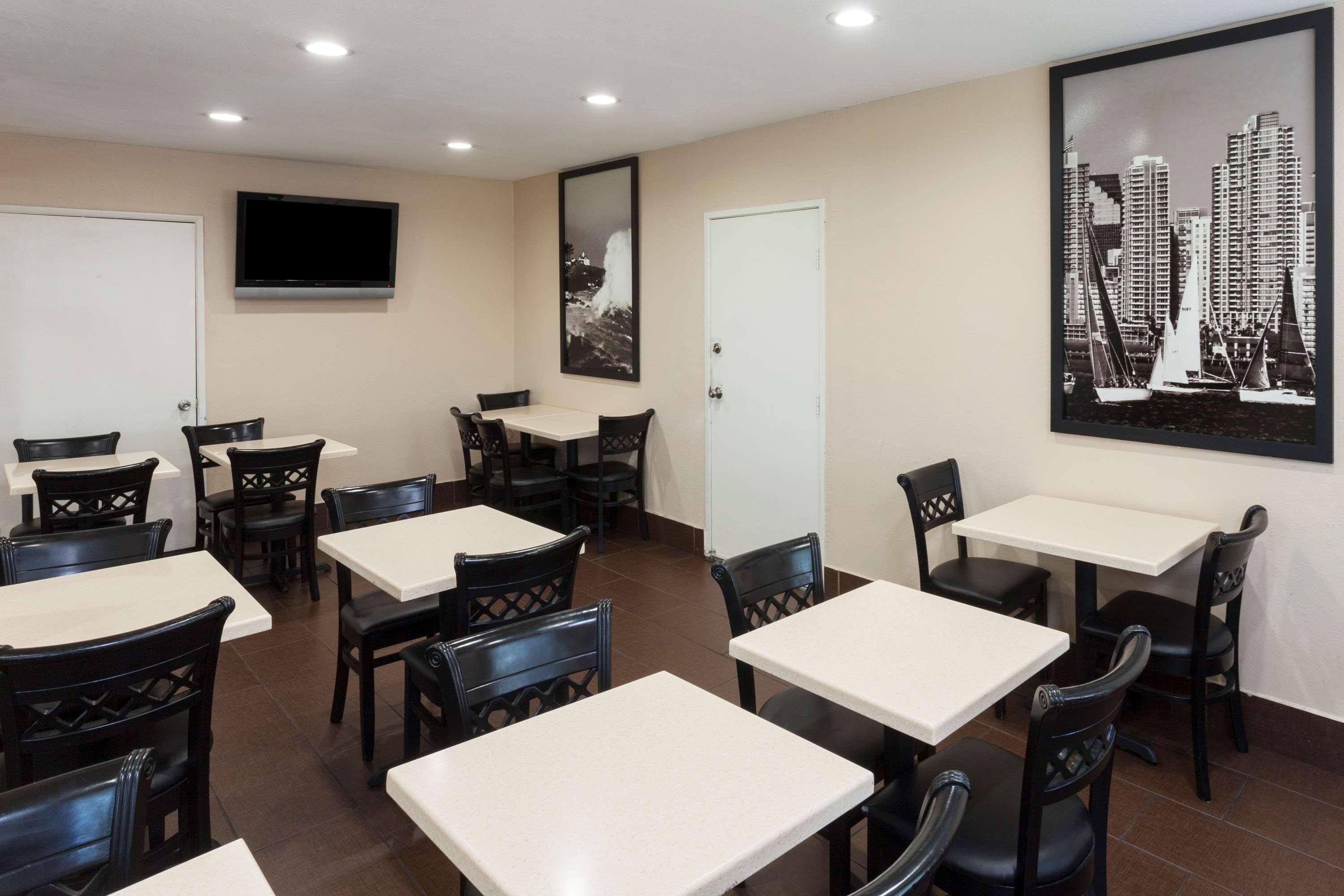 Super 8 By Wyndham San Diego Hotel Circle Ngoại thất bức ảnh