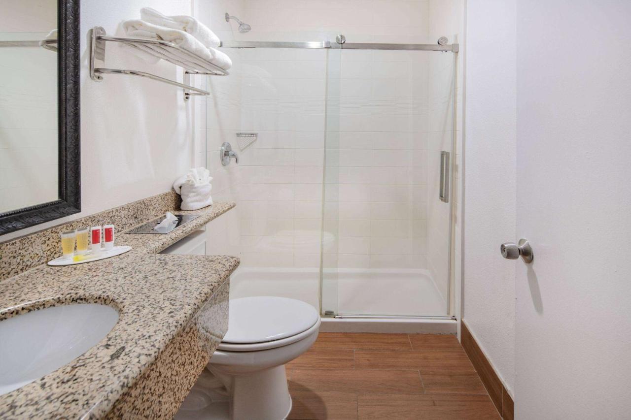 Super 8 By Wyndham San Diego Hotel Circle Ngoại thất bức ảnh
