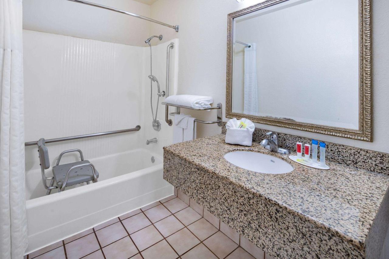 Super 8 By Wyndham San Diego Hotel Circle Ngoại thất bức ảnh